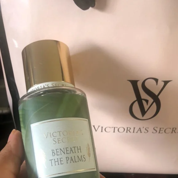 Victoria's Secret Beneath the palm - Picture 2 of 8